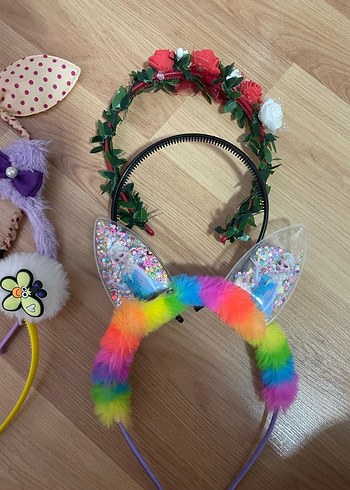 Renkli Çiçekli ve Fiyonk Detaylı Çocuk Taçları - Görsel 3