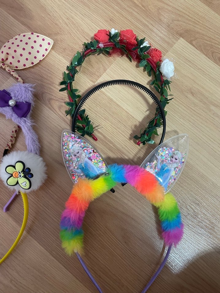 Renkli Çiçekli ve Fiyonk Detaylı Çocuk Taçları - Görsel 3