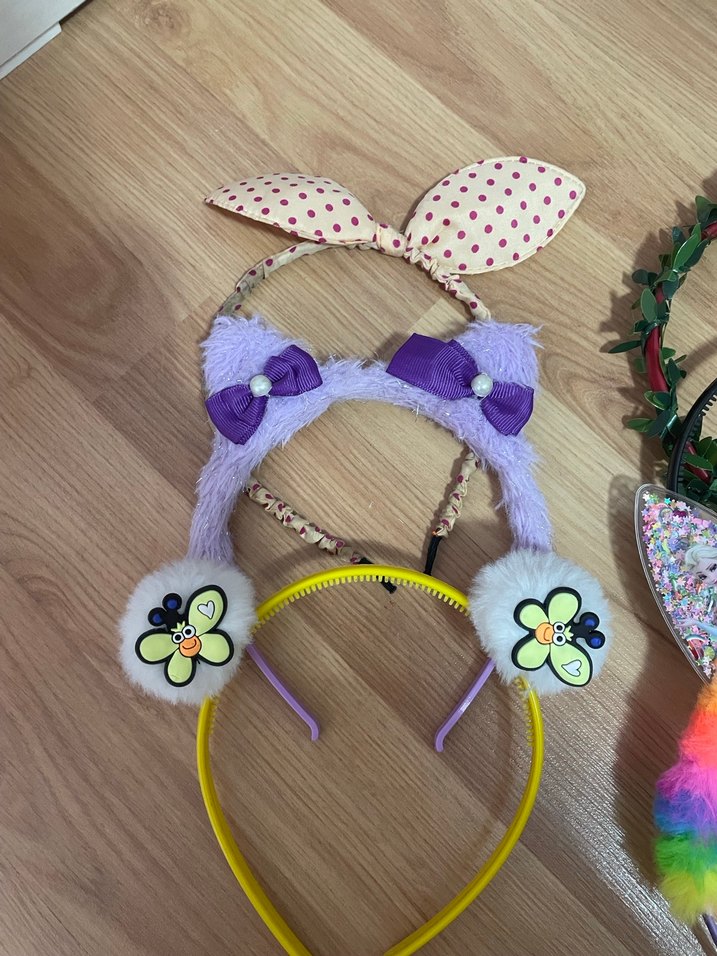 Renkli Çiçekli ve Fiyonk Detaylı Çocuk Taçları - Görsel 2