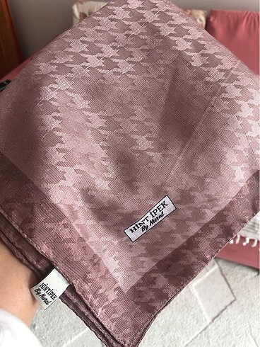 Hint ipek eşarp