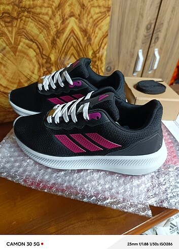 37 Beden Adidas Yeni Sezon Spor Ayakkabı