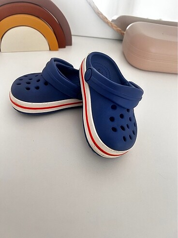Crocs 19