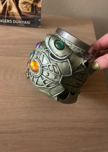 Avengers Dünyası Çizgi Romanı ve Sonsuzluk Eldiveni Kupa - Görsel 3