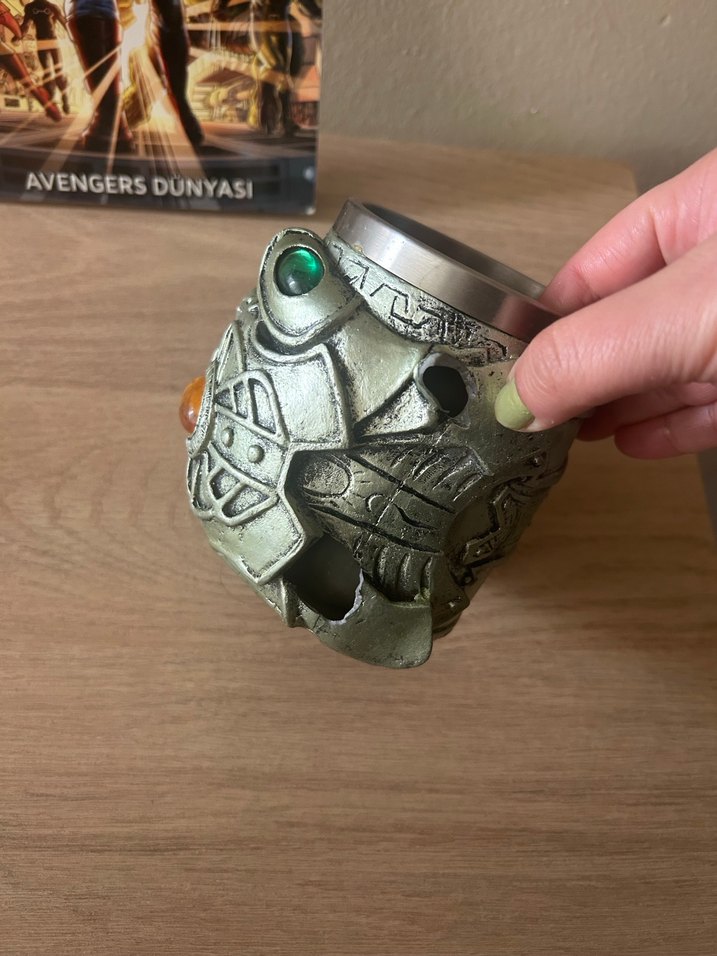 Avengers Dünyası Çizgi Romanı ve Sonsuzluk Eldiveni Kupa - Görsel 2