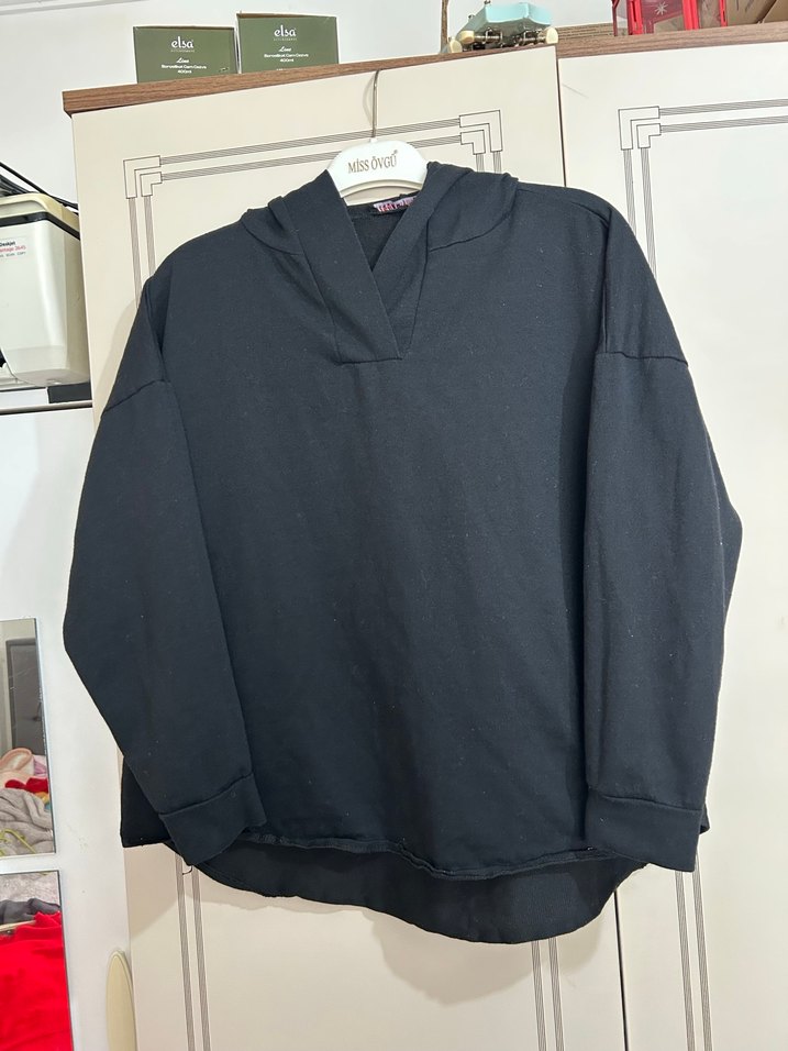 Siyah V Yaka Kadın Sweatshirt - Görsel 3