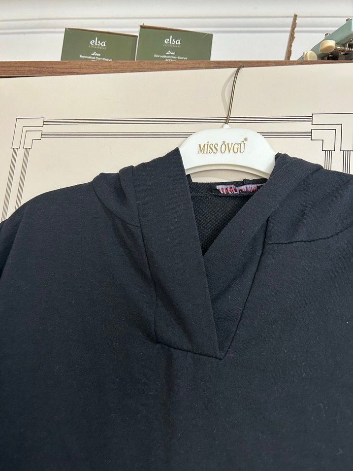 Siyah V Yaka Kadın Sweatshirt - Görsel 4