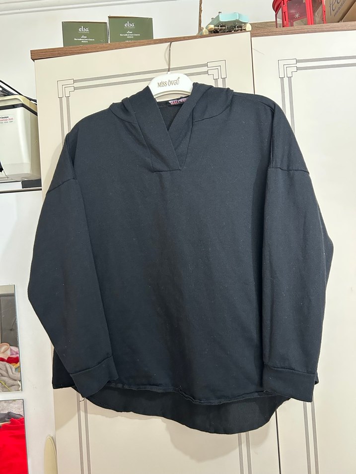 Siyah V Yaka Kadın Sweatshirt - Görsel 2