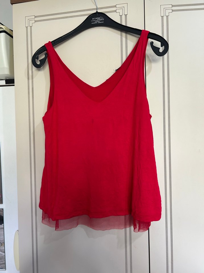 Kırmızı V Yaka Kolsuz Crop Top - Görsel 3