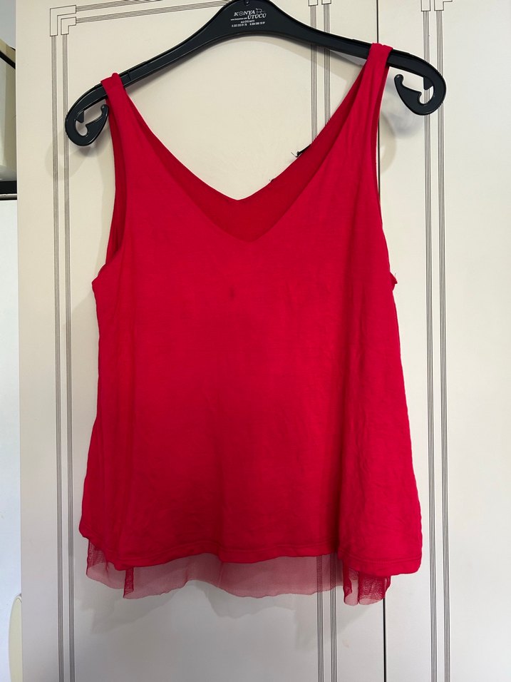 Kırmızı V Yaka Kolsuz Crop Top - Görsel 4