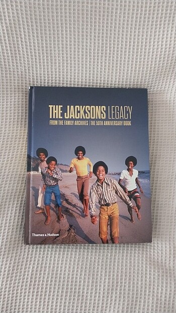 The jacksons legacy kitap