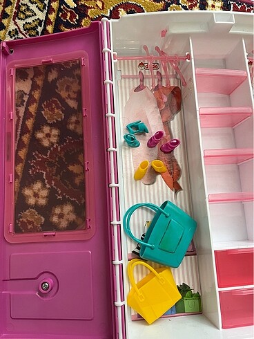 Oyuncak bebek gardolabı - Görsel 3