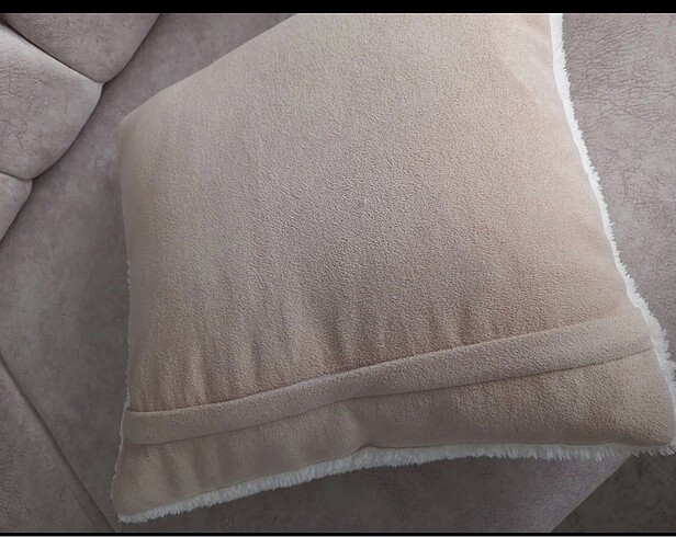 Peluş puffy kırlent kılıfı  krem renginde - Görsel 4