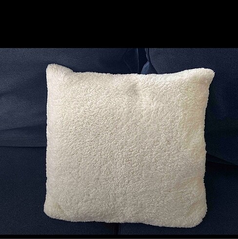 Peluş puffy kırlent kılıfı  krem renginde - Görsel 2