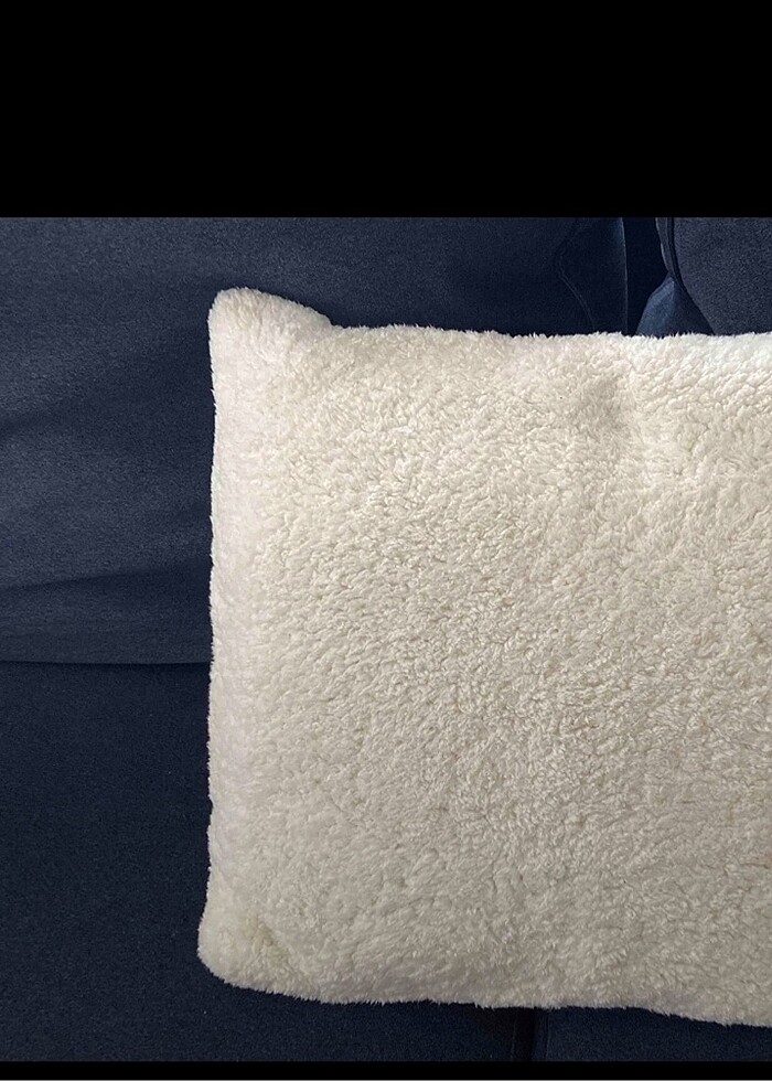 Peluş puffy kırlent kılıfı  krem renginde - Görsel 2