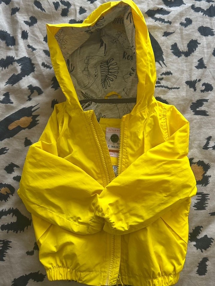 Kapüşonlu Sarı Erkek Çocuk Yağmurluk - Görsel 2