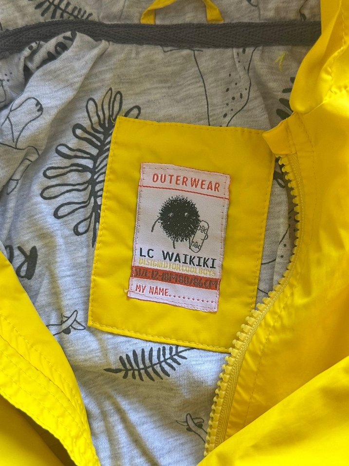 Kapüşonlu Sarı Erkek Çocuk Yağmurluk - Görsel 3