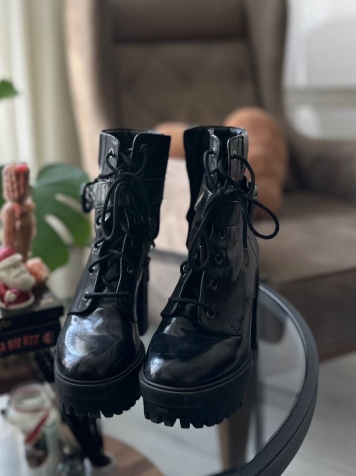 Bershka Siyah Platform Topuklu Gotik Deri Bot - Görsel 2