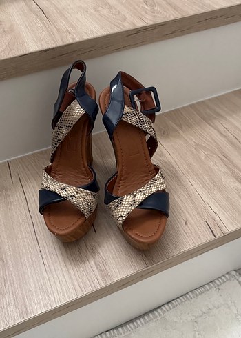 Mavi Yılan Derisi Desenli Platform Topuklu Kadın Ayakkabı - Görsel 4