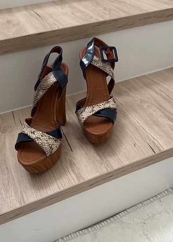 Mavi Yılan Derisi Desenli Platform Topuklu Kadın Ayakkabı - Görsel 2