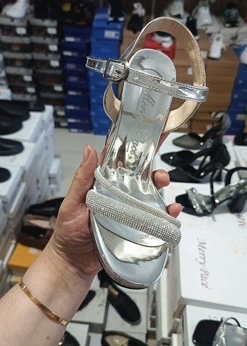 Diğer Diger Gri Parlak kalın Topuklu Kadın Abiye Ayakkabı