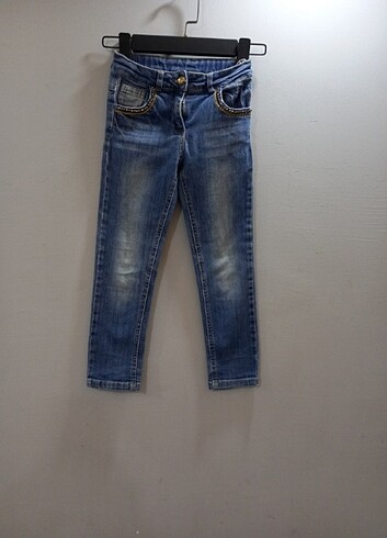 Panço 5-6 yaş jean .bel ayarli..tertemiz ve yepyenidir..