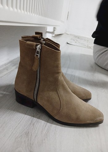 Bej Süet Kadın Bot, Kemer Detaylı, Kalın Topuk - Görsel 2