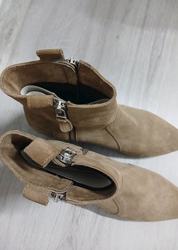 Bej Süet Kadın Bot, Kemer Detaylı, Kalın Topuk - Görsel 3