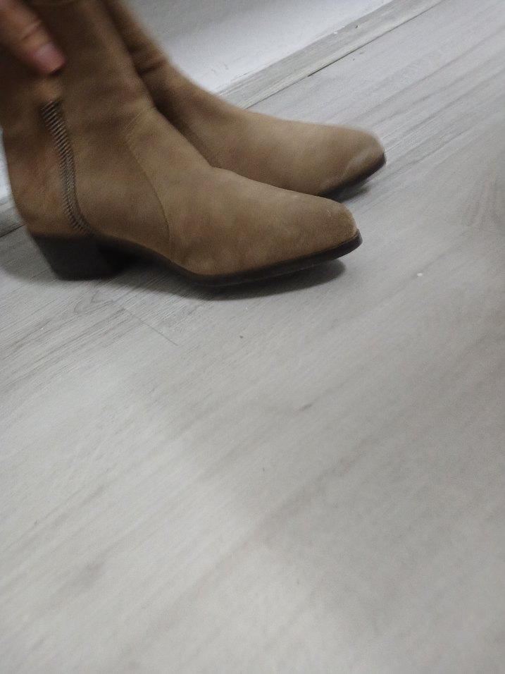 Bej Süet Kadın Bot, Kemer Detaylı, Kalın Topuk - Görsel 4