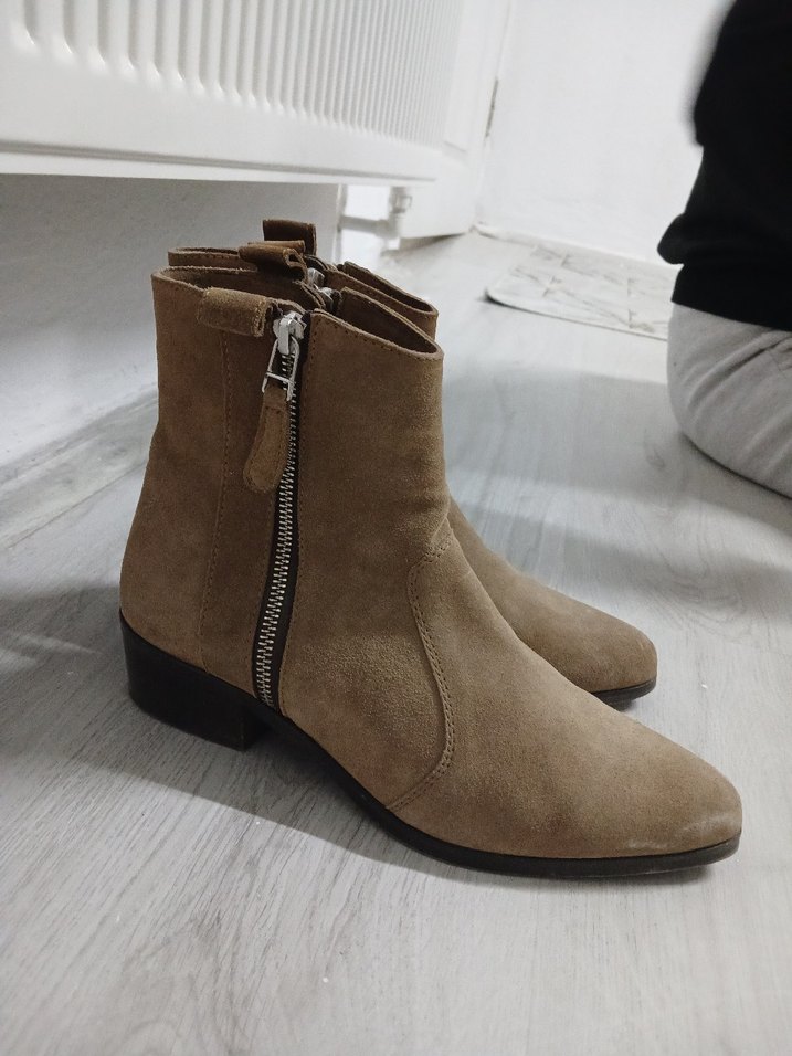 Bej Süet Kadın Bot, Kemer Detaylı, Kalın Topuk - Görsel 2