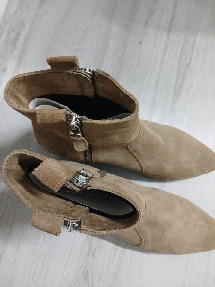 Bej Süet Kadın Bot, Kemer Detaylı, Kalın Topuk - Görsel 3