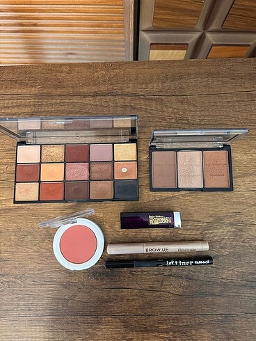 Revolution Makyaj set(6 parça)