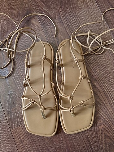 38 Beden Bershka yepyeni sandalet