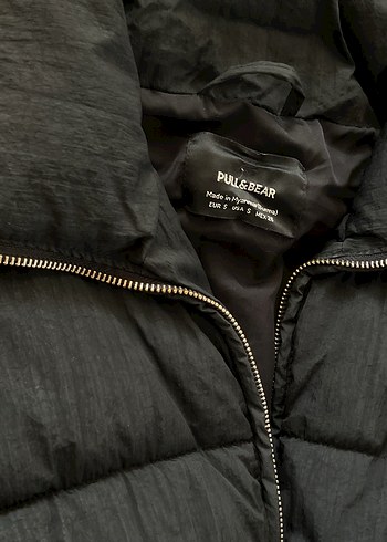 s Beden Pull and Bear Mont