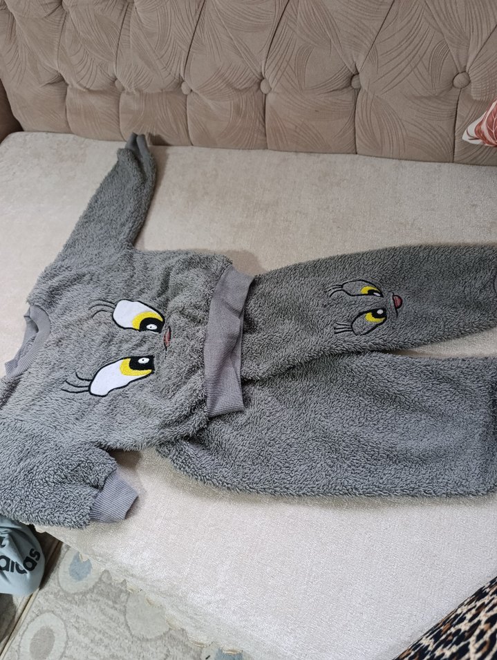 Gri Peluş Nakışlı Kız Eşofman Takımı - Görsel 4