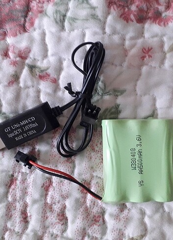 Oyuncak araba sarjli pil adaptor 3.6 volt sorunsuz. Adaptoru ile
