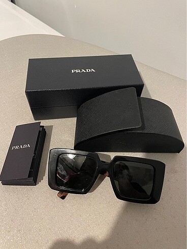 Prada gözlük