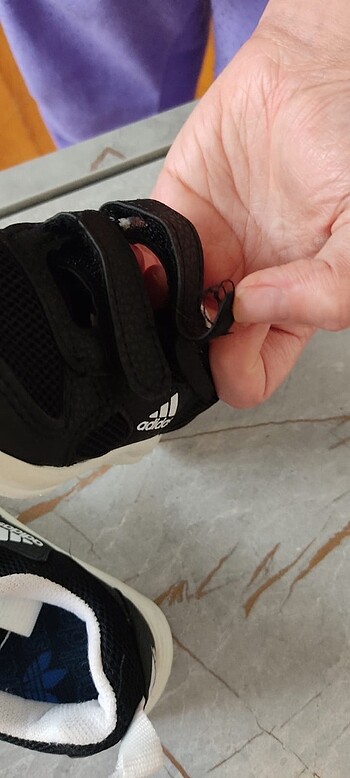 24 Beden siyah Renk Adidas spor ayakkabı