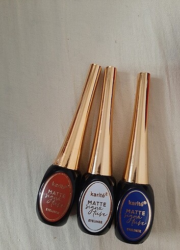 Renkli eyeliner
