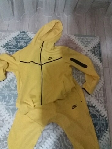 Tech fleece sari L