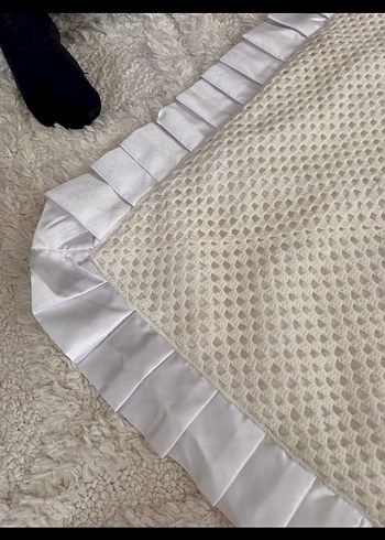 krem  Çocuk Battaniyesi Beyaz Fırfırlı Kenar  el emeği - Görsel 5