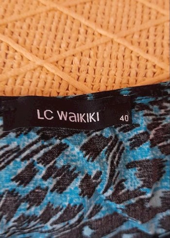 LC Waikiki Mavi Yılan Desenli Kısa Kollu Bluz