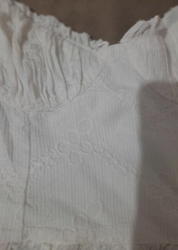 Beyaz Nakışlı Fırfırlı Kolsuz Bustiyer - Görsel 3