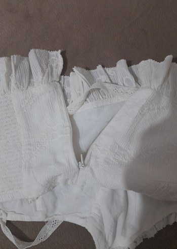 Beyaz Nakışlı Fırfırlı Kolsuz Bustiyer - Görsel 6