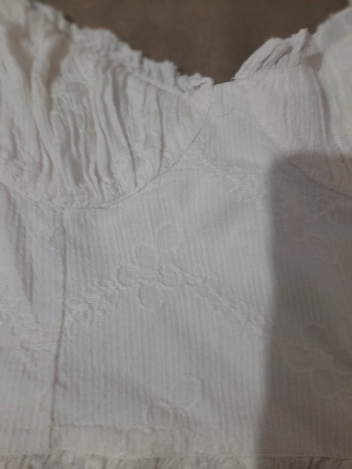 Beyaz Nakışlı Fırfırlı Kolsuz Bustiyer - Görsel 3