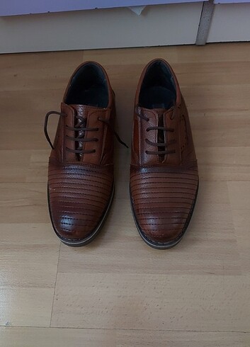 Kahverengi ayakkabı 