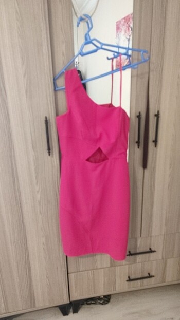 Ünlü bir markanın aboyesi bir kere giyildi şeker pembe