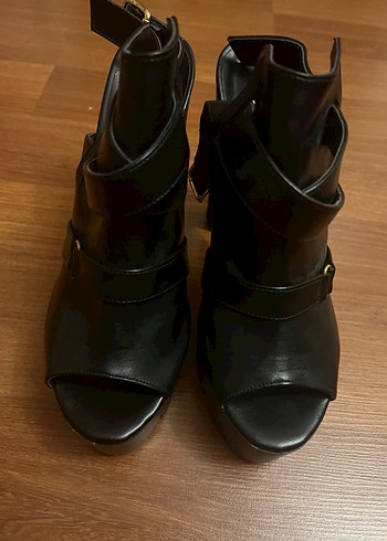 Siyah Gotik Platform Topuklu Kadın Ayakkabı - Görsel 2