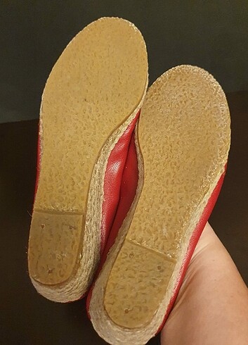 37 Beden Kırmızı Dolgu Topuk Bodrum Ayakkabısı 