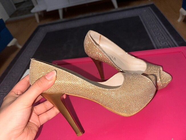 Gold Topuklu Ayakkabı