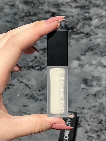 Huda Beauty Concealer